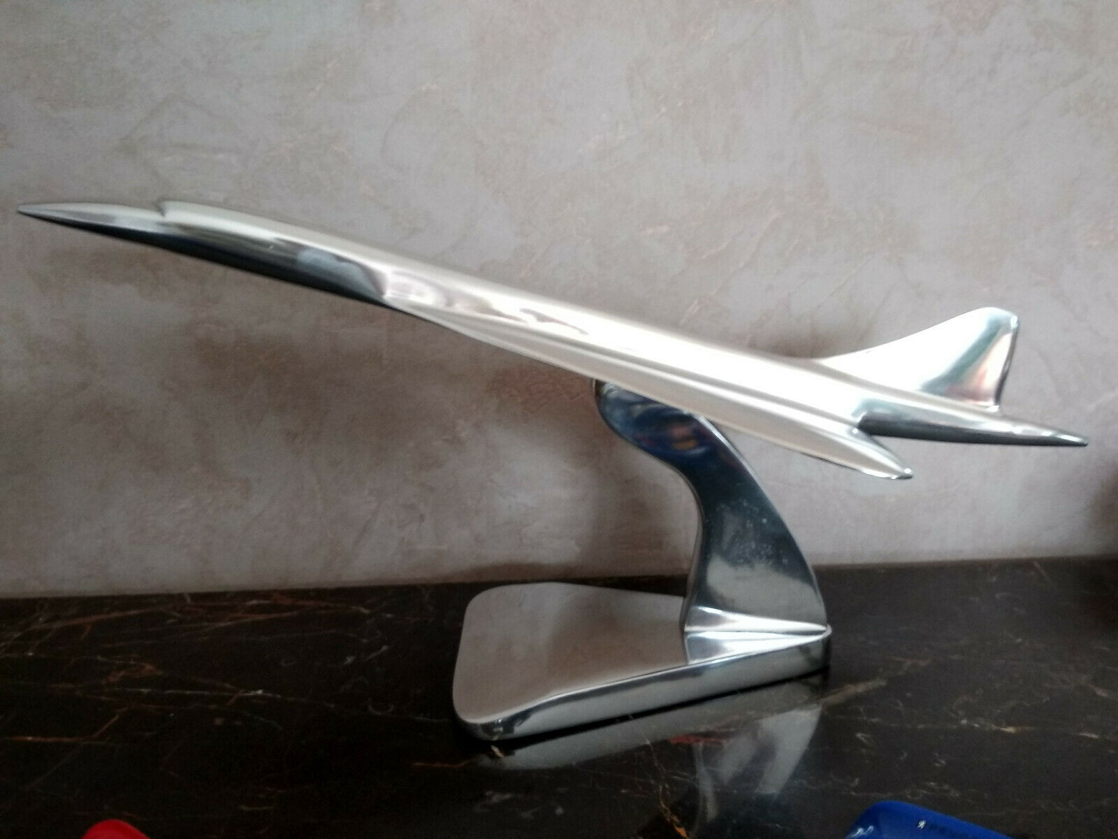 Avion Concorde en aluminium sur socle 1969-2003 Sud Aviation longueur 46cm