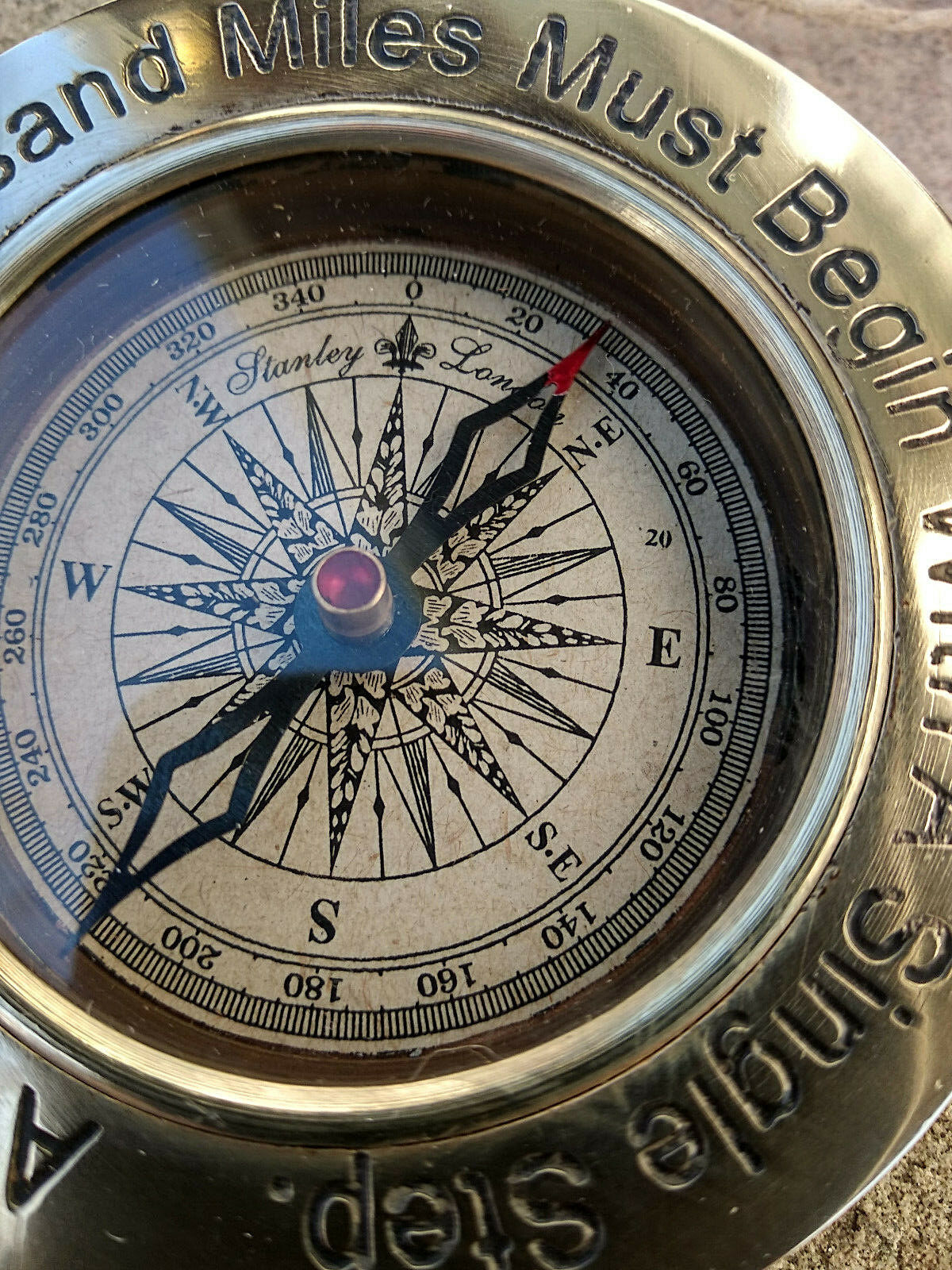 Boussole Portable Vintage En Laiton - Diamètre 4 Cm, Avec Anneau - Décoration Maritime, Accessoire Compact