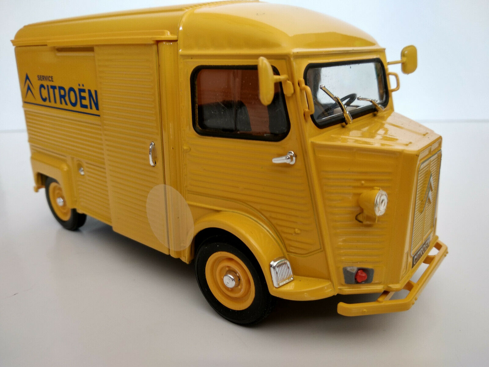 Citroën type H jaune  Citroën service  echelle 1:24 longueur 15cm neuf en métal 