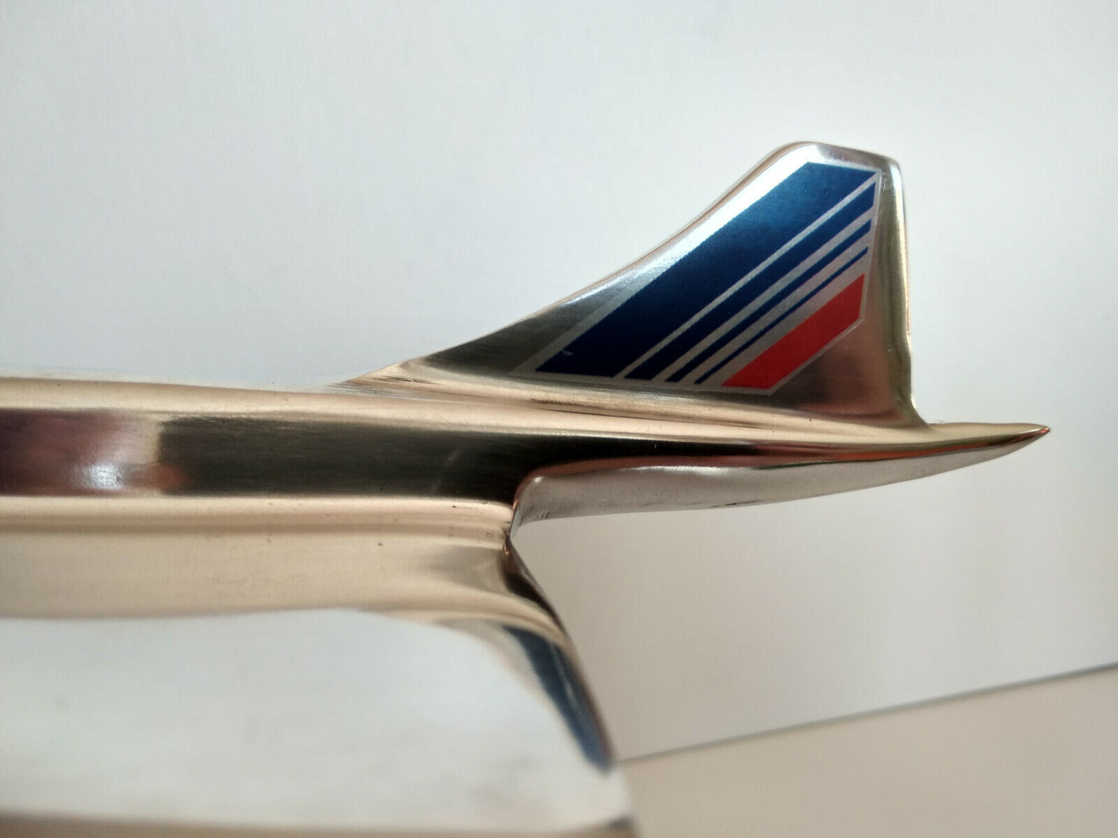 Avion Concorde Air France en aluminium sur socle longueur 31cm 