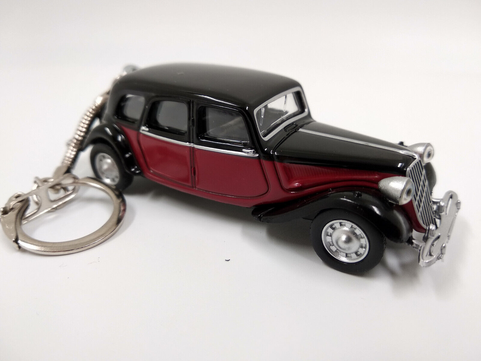 Porte clé Citroën Traction 1939 rouge et noir en métal idée cadeau