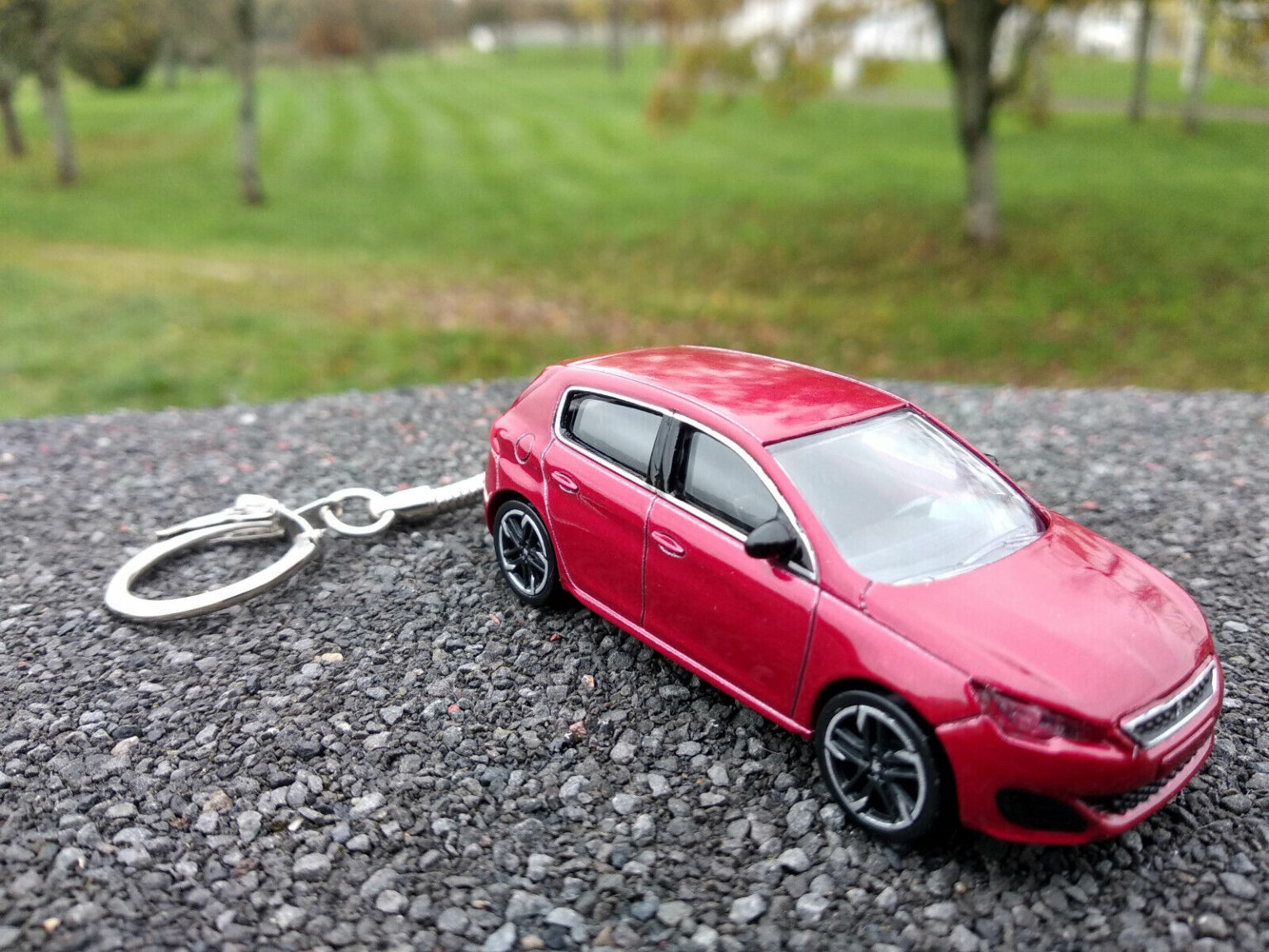 Porte-clés Métal Peugeot 205 GTI 1.9L Rouge - Miniature 1:54 - Neuf - Idée Cadeau Vintage