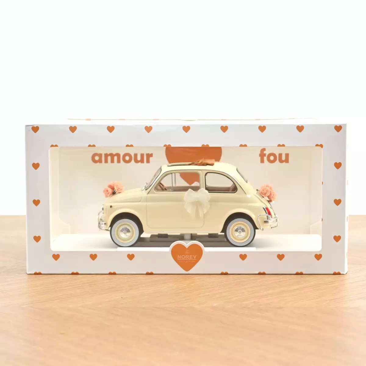 Fiat 500 Amour fou cadeau saint valentin, longueur 16cm, Norev ,1:18eme
